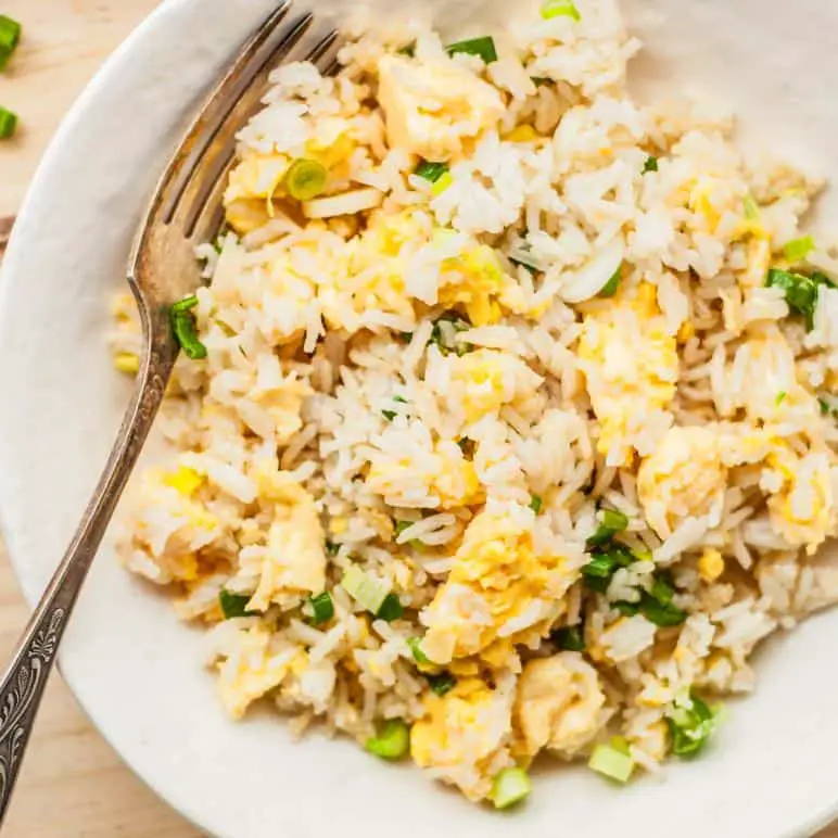 What ingredients are used in egg fried rice
